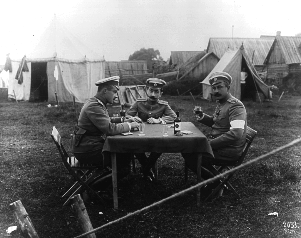 Tämän kuvan alt-attribuutti on tyhjä; Tiedoston nimi on KrasnojeSelonleirilla1912-1024x810.gif